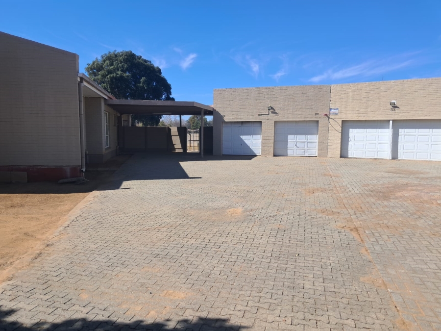 5 Bedroom Property for Sale in Flamingo Park Free State